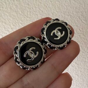 🖤Chanel Black Enamel CC Chain Border Earrings🖤